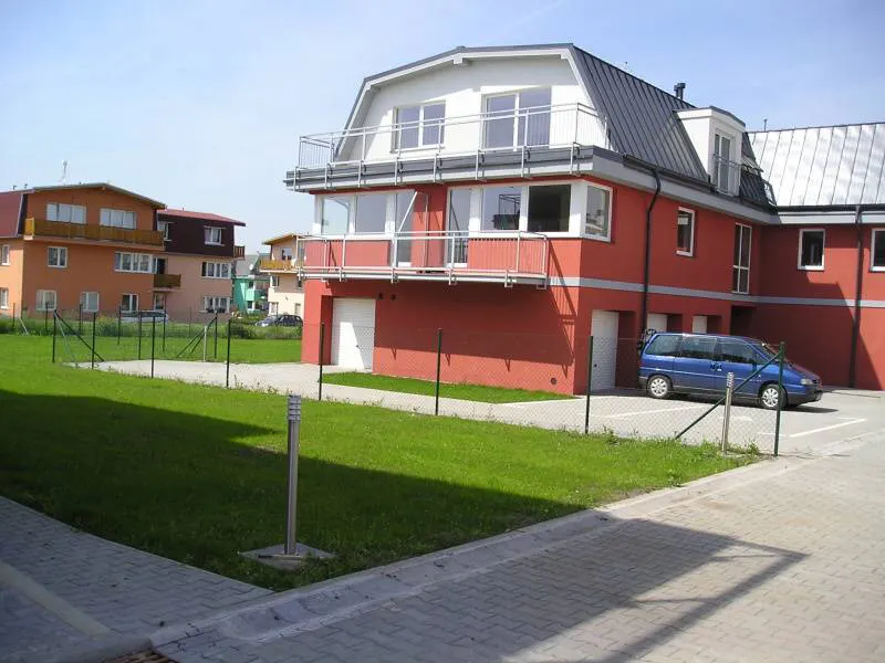 Viladomy Račiněveská II – nové byty Praha 9 – Újezd nad Lesy – foto 3