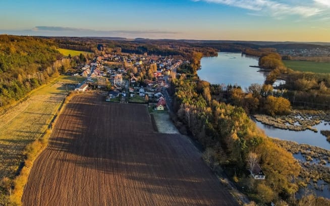 Investiční stavební pozemky Srby u Tuchlovic – pozemky Tuchlovice, okres Kladno