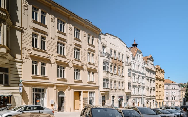 Sezimova 13
